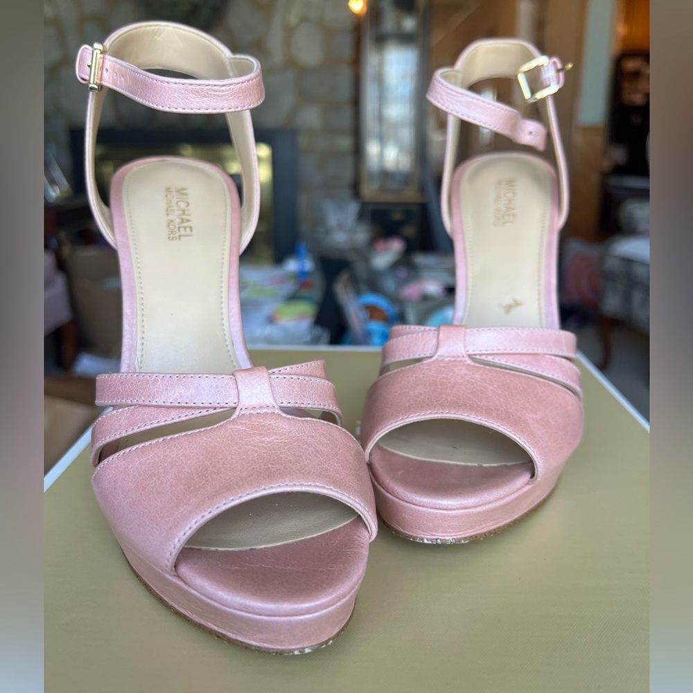 Michael Kors Catalina Platform 4 1/2” Heel Light Rose Size 5